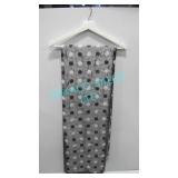 LOT, 37PCS, NEW YORK DAMAST 132"D ROUND LINENS
