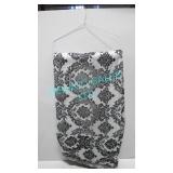LOT,25PCS, BLACK & WHITE DAMASK 132"D ROUND LINENS