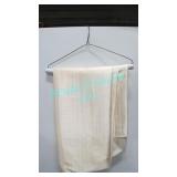 LOT, 19PCS, CREAM DUPIONI 90"x156" BUFFET LINENS