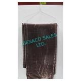 LOT, 40PCS BROWN JEWELS 132"D ROUND LINENS