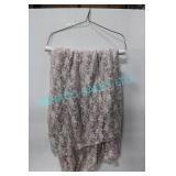LOT,82PCS CANDLELIGHTGLOW OVERLAY 132" ROUND LINEN