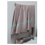 LOT,52PCS, CANDLE LIGHT GLOW 132"D ROUND LINENS