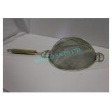 1 LOT, 6X 10"d JR STRAINERS W/ WOOD HANDLES
