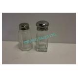 LOT, 18PCS ASST S&P SHAKERS W/ LIDS