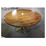 1X, 5FT ROUND WOOD TABLE W/ GOLD TAB & BASE