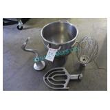 LOT, 30QT S/S BOWL W/ 3 ATTMTS.