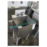 1X, 15" x 15" x 30" MINI S/S SINK W/ TAP