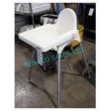 LOT, 3X PLASTIC HI-CHAIRS W/ REMOVABLE LEGS