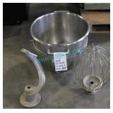 LOT, 30QT BOWL W/ WHIP & HOOK ATTACHMENTS