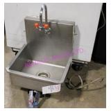1X, S/S KNEE OPERATED HAND/EYEWASH SINK MOUNTABLE