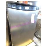 1X, 20.5"X33"T DANBY 1DR U/C COOLER  NOTES
