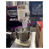 1X, GLOBE SP8 8QT T/T MIXER W/ HOOK ATTACH