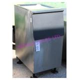 1X, 22"X33" HOSHIZAKI B-300SF ICE BIN