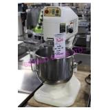 1X, GOLBE T/T MIXER SP8 8QT W/ HOOK ATTACHMENT