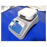 LOT, 4PC LUCITONE DIGI PRINT ELEC HOT PLATE