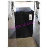 1X, DANBY MINI COOLER 1 DR. 20.5"X33"H DCR412BL