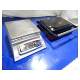 LOT, 2PC, 1 DOMESTIC PANINI PRESS & 1 WEIGHT SCALE