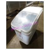 1X, RUBBERMAID PORTA INGREDIENT BIN W/ LID/SCOOP