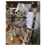 1X, GLOBE SP20 20QT MIXER W/ 3 ATT.