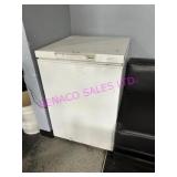 1X, 24"X24" WOODS CHEST FREEZER