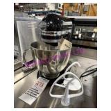 1X, KITCHENAID KSM200 5 QT MIXER W/ 3 ATT.