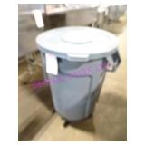 1X, RUBBERMAID BRUTE PORTA TRASH BIN
