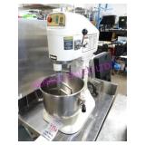 1X, GLOBE SP8 8QT MIXER W/ BOWL & PADDLE