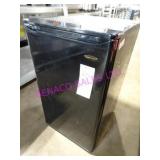 1X, 19"X33"T DANBY DCR120BLWEY 1DR U/C COOLER