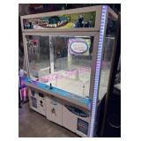 WINNER EVERYTIME CLAW GAME BY ICE 62"X37"X79"H