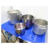 LOT 4PCS ASST SIZE STOCK POTS W/ 1 LID