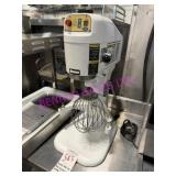 1X, GLOBE SP8 8QT T/T MIXER W/ 1 ATT NO BOWL