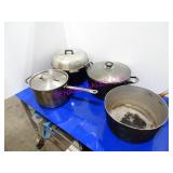 LOT, 4PCS ASST SIZE STOCK POTS W/ 3 LIDS