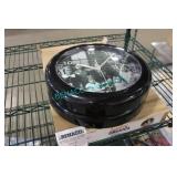 LOT, 2 PCS INSPIRE AMERICA THEMED WALL CLOCK