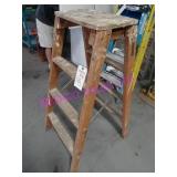 1X, WOOD 4 STEP LADDER