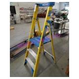 1X, WARNER FIBREGLASS 3 STEP LADDER