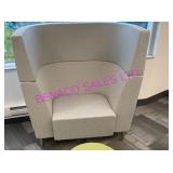 1X PERSONAL HARBOURLOUNGE CHAIR W/ USB ETC