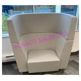 1X PERSONAL HARBOURLOUNGE CHAIR W/ USB ETC