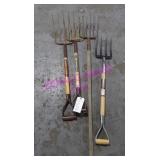 LOT, 3 PCS PITCH FORKS + 1 SPADE FORK