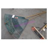 LOT, 2 PCS LEAF RAKES