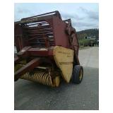 847 NH round bailer  needs repair