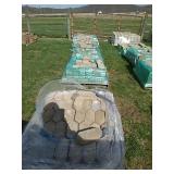 Landscape retaining wall block