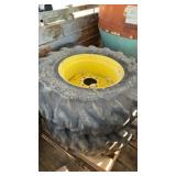 Set tractor tires