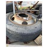 1 tire 255-70r 22.5