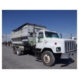 1989 International S2600 w/Knight 4090 Feed Box