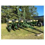 John Deere 7200 MaxEmerge 2 Vacuum Planter 12 Row