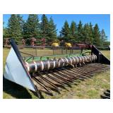 John Deere 220 Sunflower Head w/9in. Pans & Reel