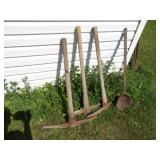 3-Pick Axes, Laddle