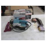 Makita Mod.9903 Belt Sander w/Sand Paper