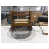 Anchor Clothes Wringer w/ Galvanized Wash Tub