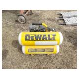 Dewalt D55153 4 Gal Air Compressor, Read Disc.